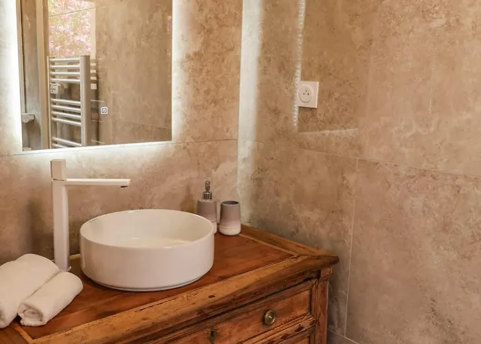 Luciana Di Santa Lucia *