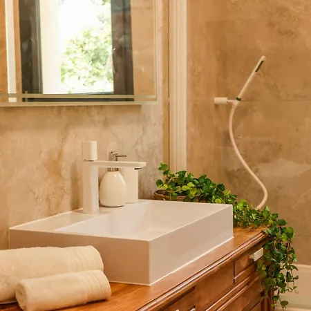 Luciana Di Santa Lucia * Sainte-Lucie de Porto-Vecchio