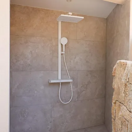 Luciana Di Santa Lucia فيلة *