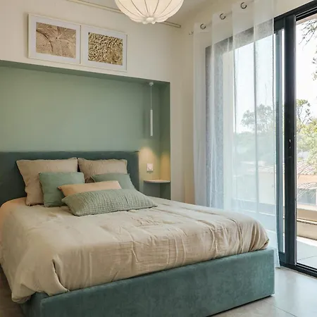 Luciana Di Santa Lucia *