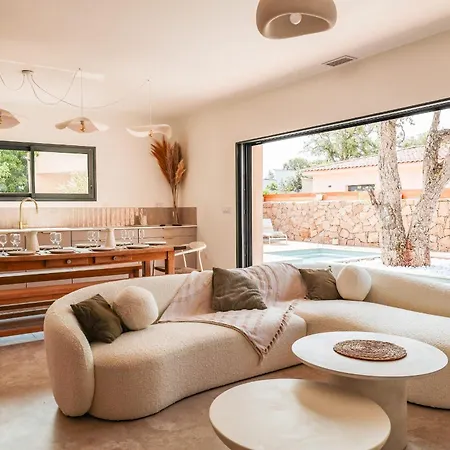 Luciana Di Santa Lucia Villa