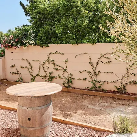 Luciana Di Santa Lucia فيلة *