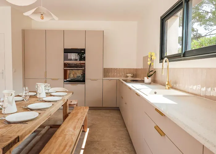 Luciana Di Santa Lucia * סנט-לוסידה פורטו-וקיו